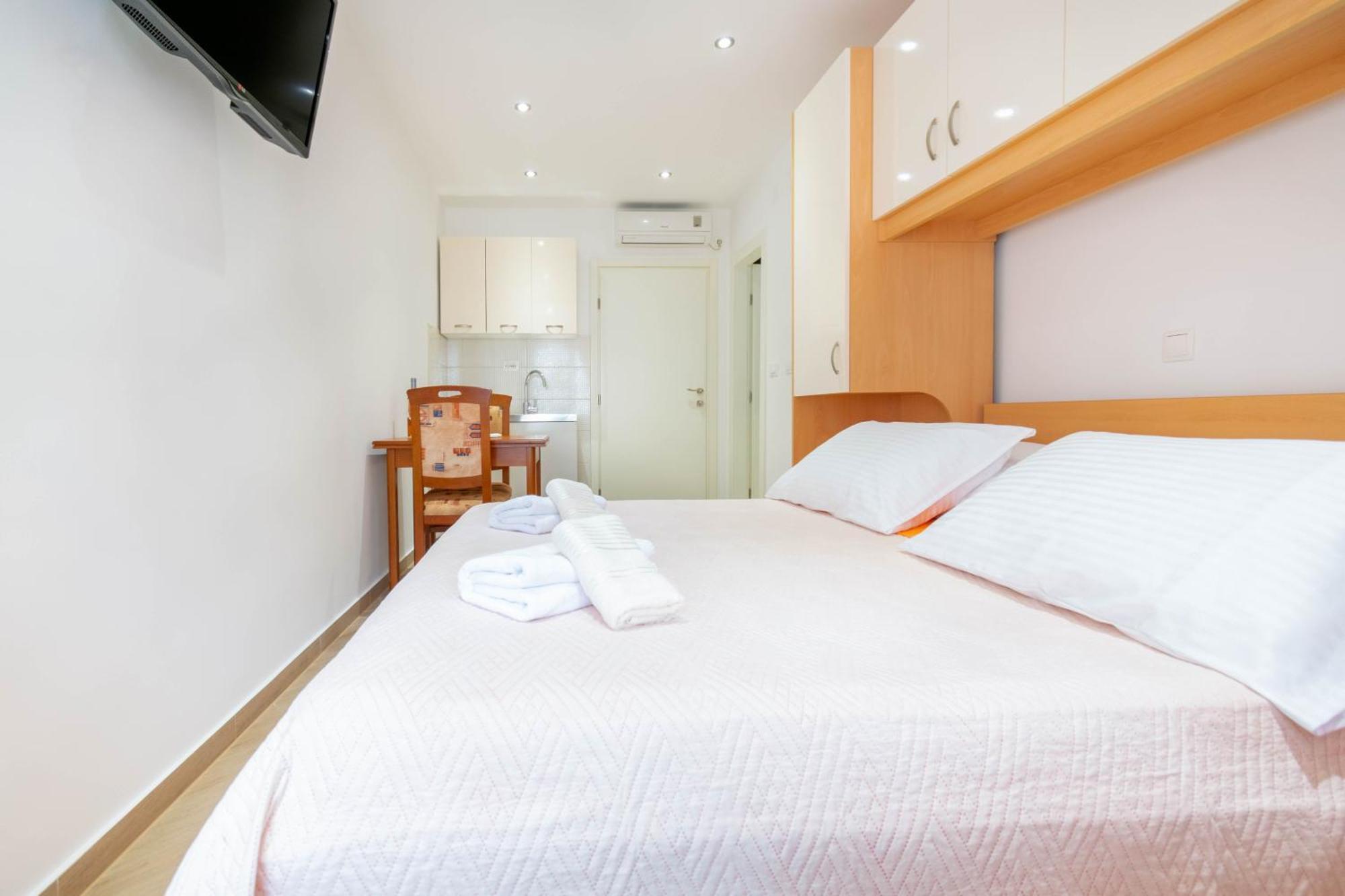 Studio Apartmani Dora Makarska Exterior foto