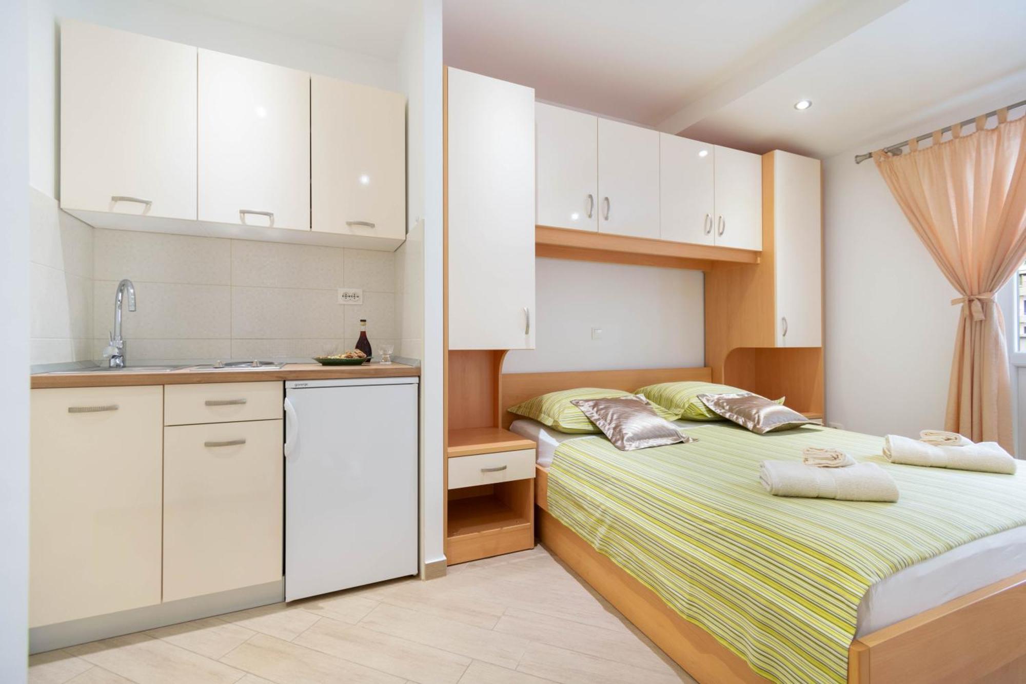 Studio Apartmani Dora Makarska Exterior foto