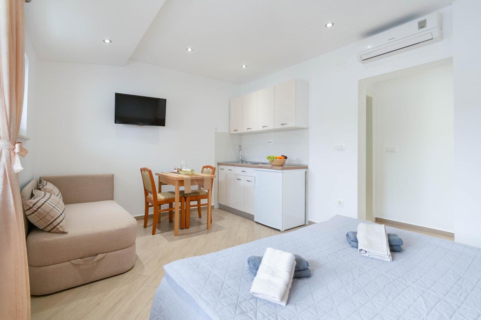 Studio Apartmani Dora Makarska Exterior foto