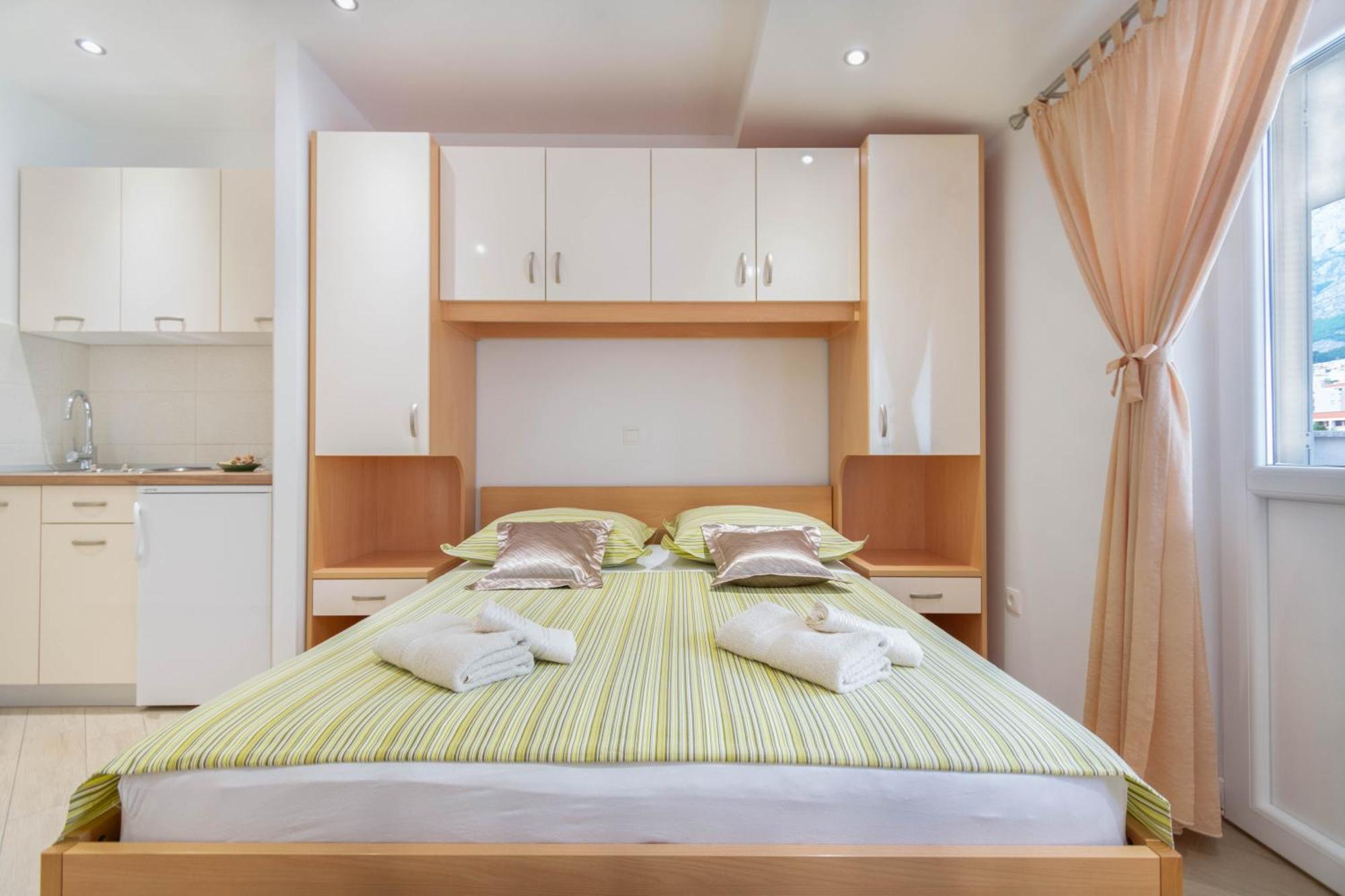 Studio Apartmani Dora Makarska Exterior foto