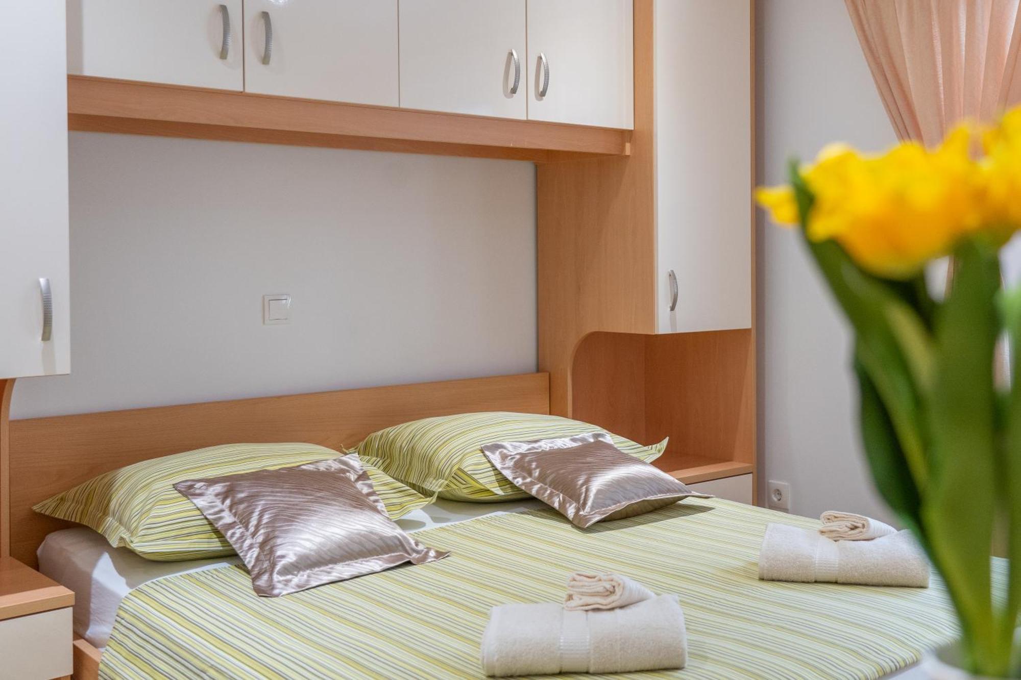 Studio Apartmani Dora Makarska Exterior foto